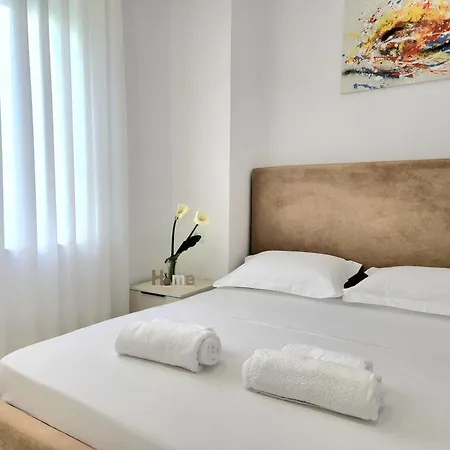 Center Unit For Rent
